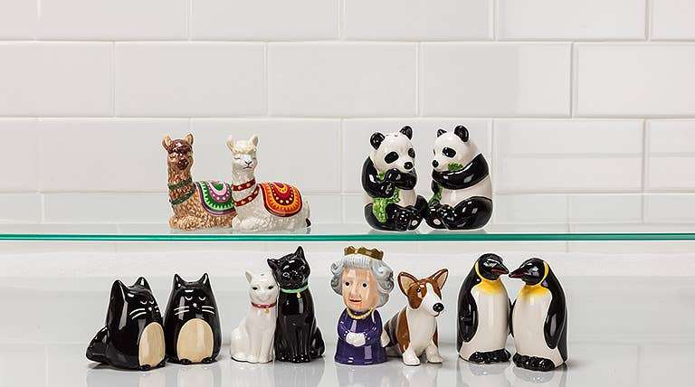 Black Simple Cat Salt & Pepper