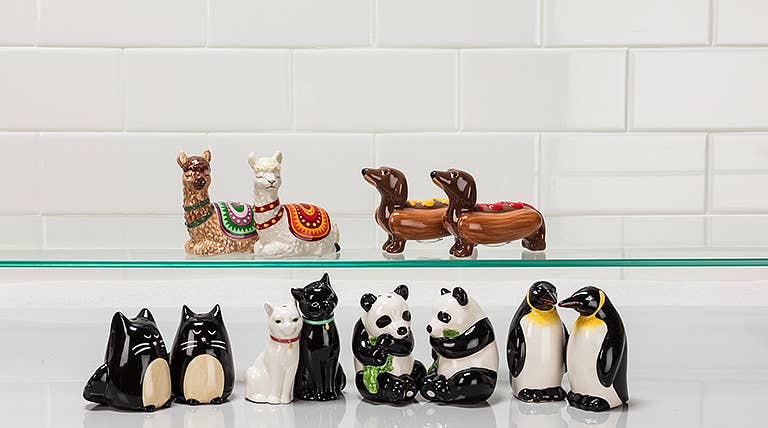 Black Simple Cat Salt & Pepper