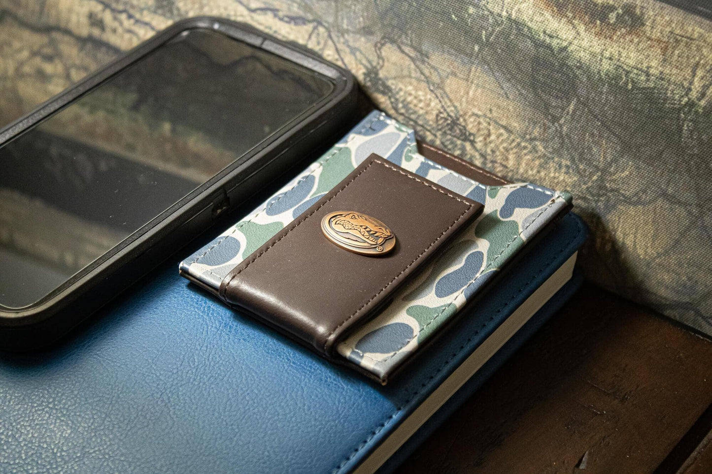 Florida Gators Men's Magnetic Front Pocket Old School Camo Leather Wallet.