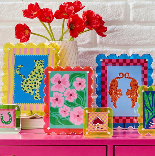 5x7 Scalloped Edge Acrylic Photo Frame- 3 Colors