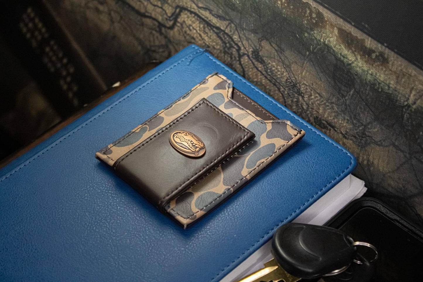 Florida Gators Men's Magnetic Front Pocket Old School Camo Leather Wallet.